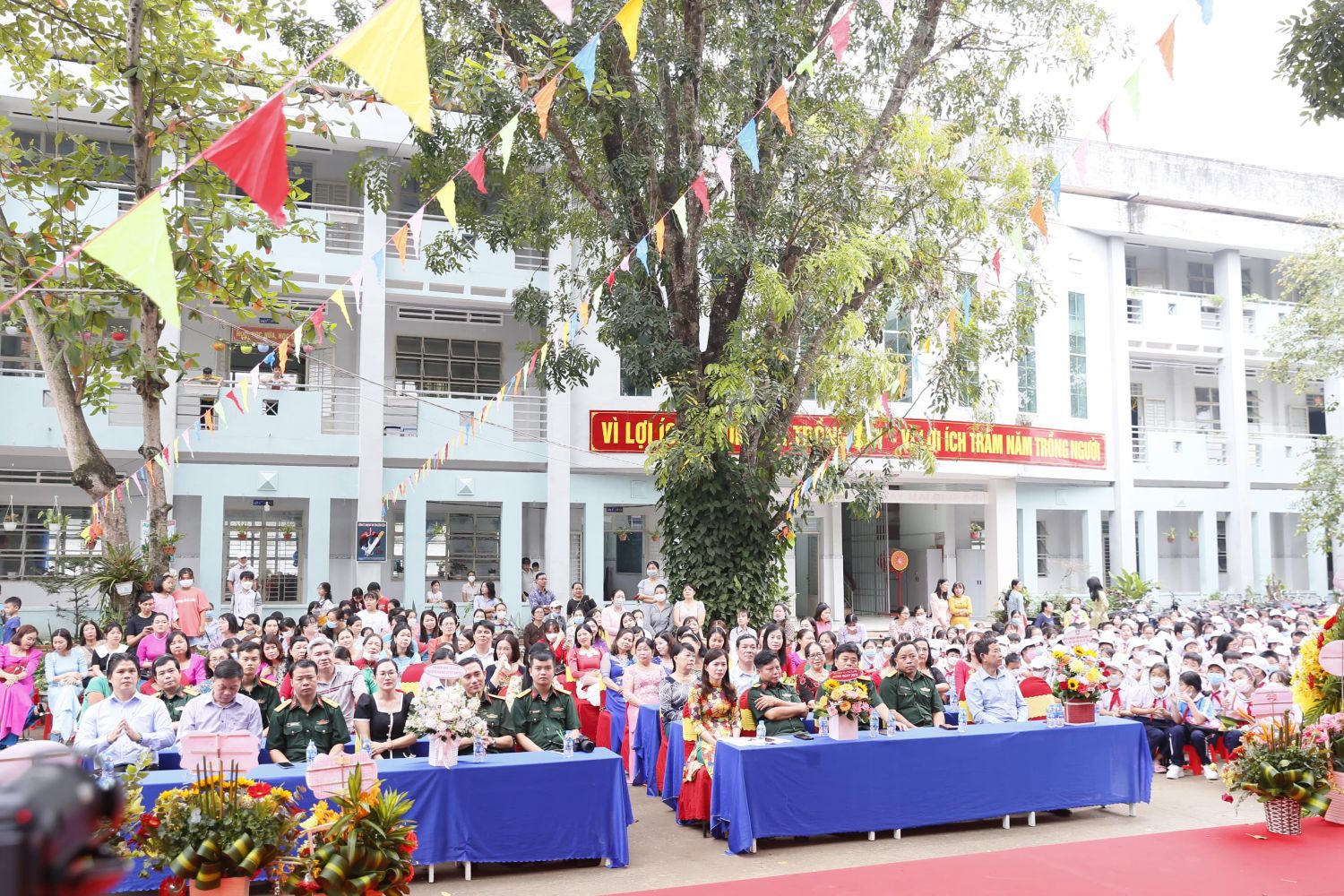 Sân trường 2 min