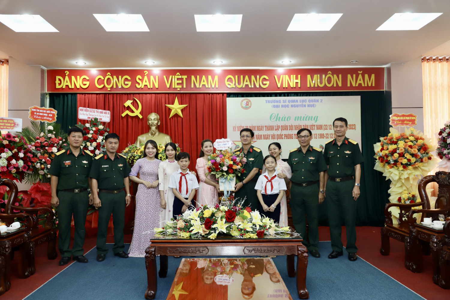 Trường Tiểu học Tam Phước 2 chào mừng Ngày thành lập Quân đội nhân dân Việt Nam và Ngày Hội quốc phòng toàn dân