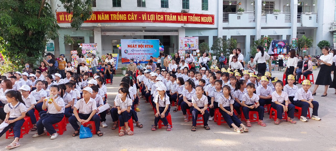 Ngày hội STEM “Khơi nguồn sáng tạo”